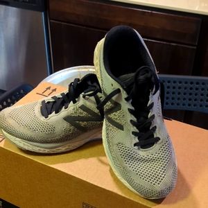 Women's New Balance 880 Running Shoes - Size 7.5, Grey/Black